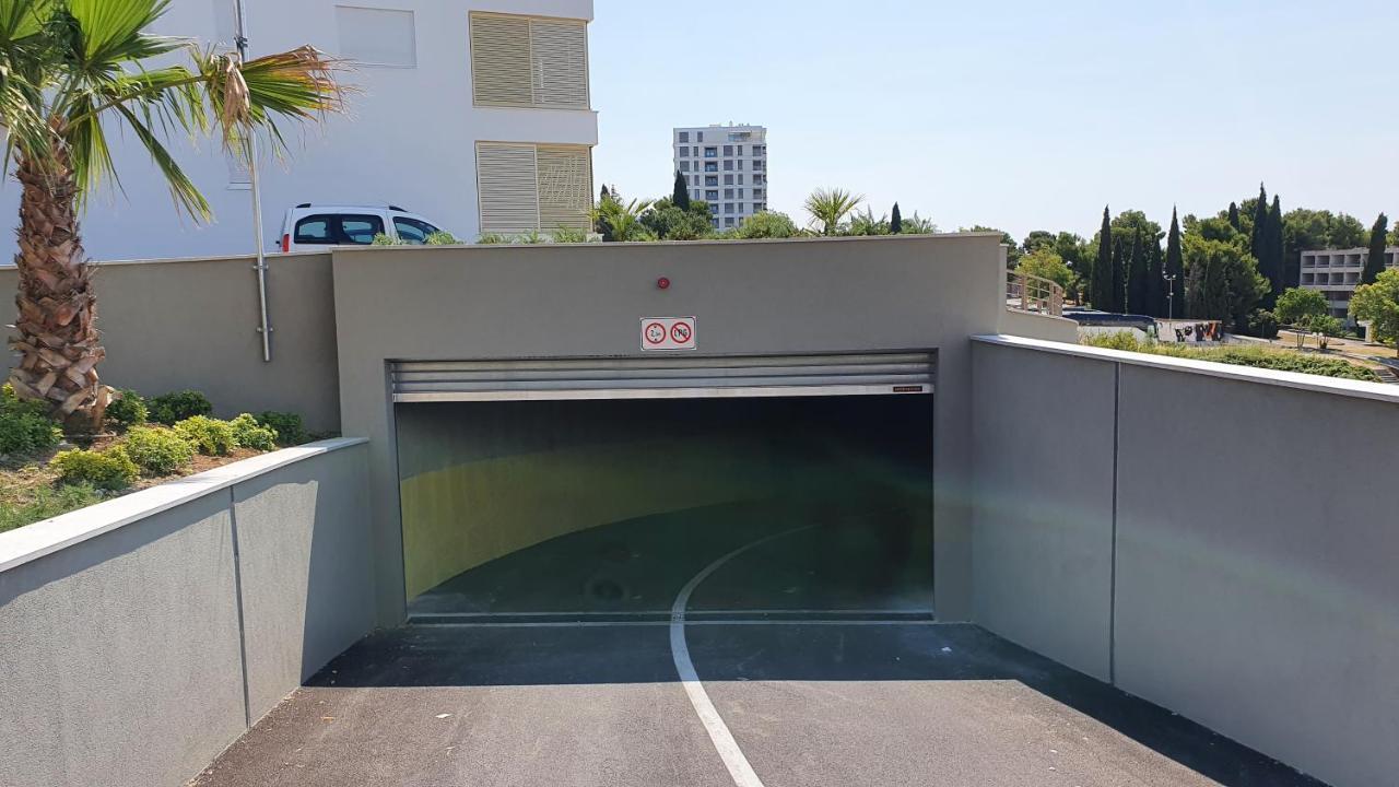 Luxury Apartment 4Seasons With Garage Split Exterior foto