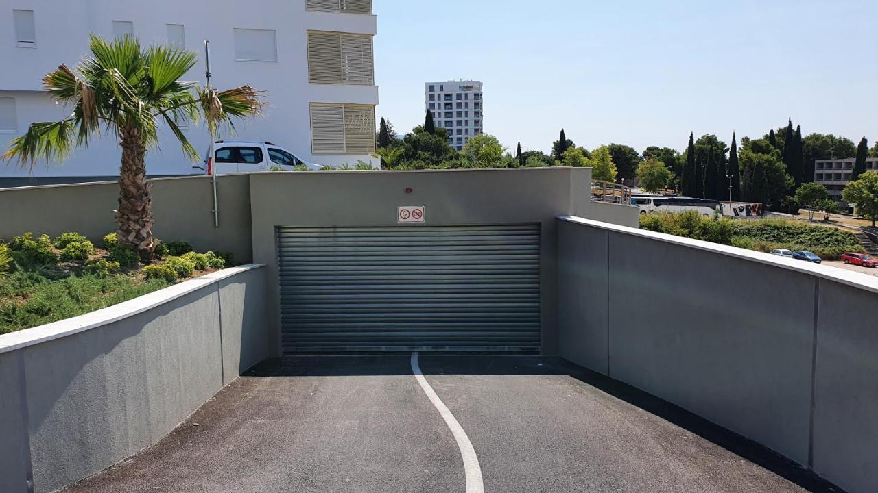Luxury Apartment 4Seasons With Garage Split Exterior foto
